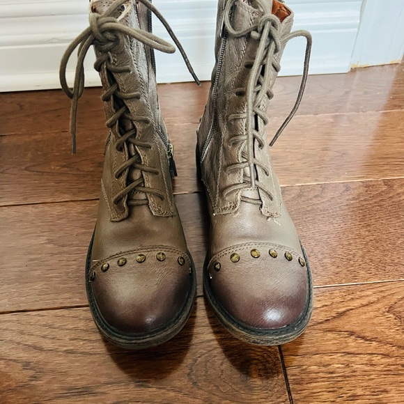 Shoes - Leather size 7 Brown/tan Lace-Up Combat Boots